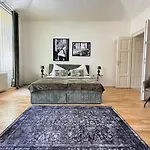 No2 Style & Design Xxl Centre דירה פראג